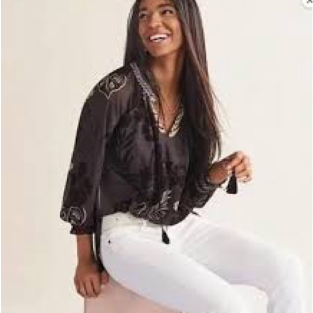 Cabi Aloha Embroidered V-Neck Peasant Blouse — Black EUC